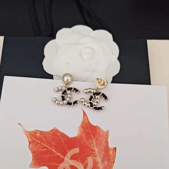 CHANE Pearls and black leather make a stunning contrast Earrings Auth - Picture 3 of 5